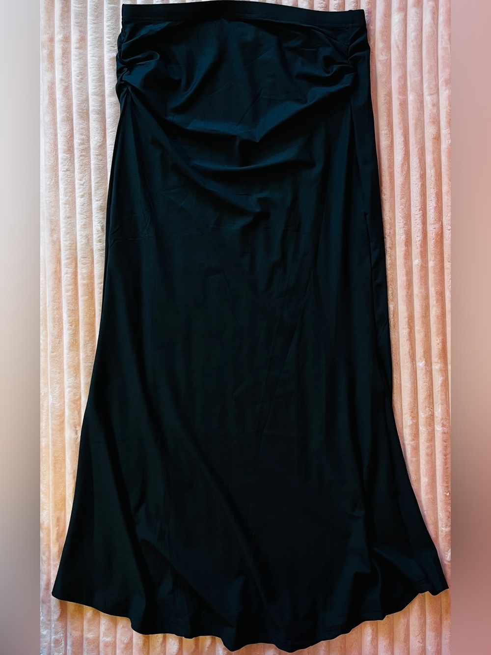 Black Women's Maxi Skirt - Elegant Flowy Silhouette